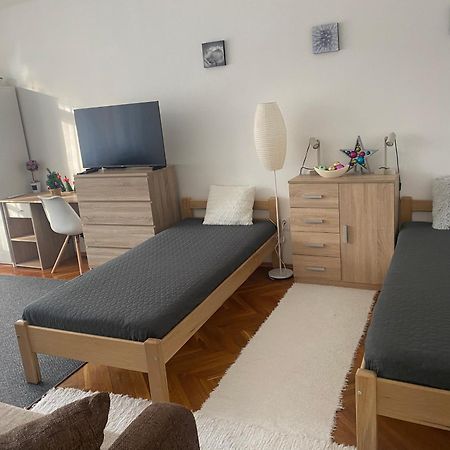Koezponti Apartman Kiskunfélegyháza Exterior foto