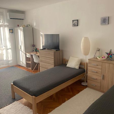 Koezponti Apartman Kiskunfélegyháza Exterior foto