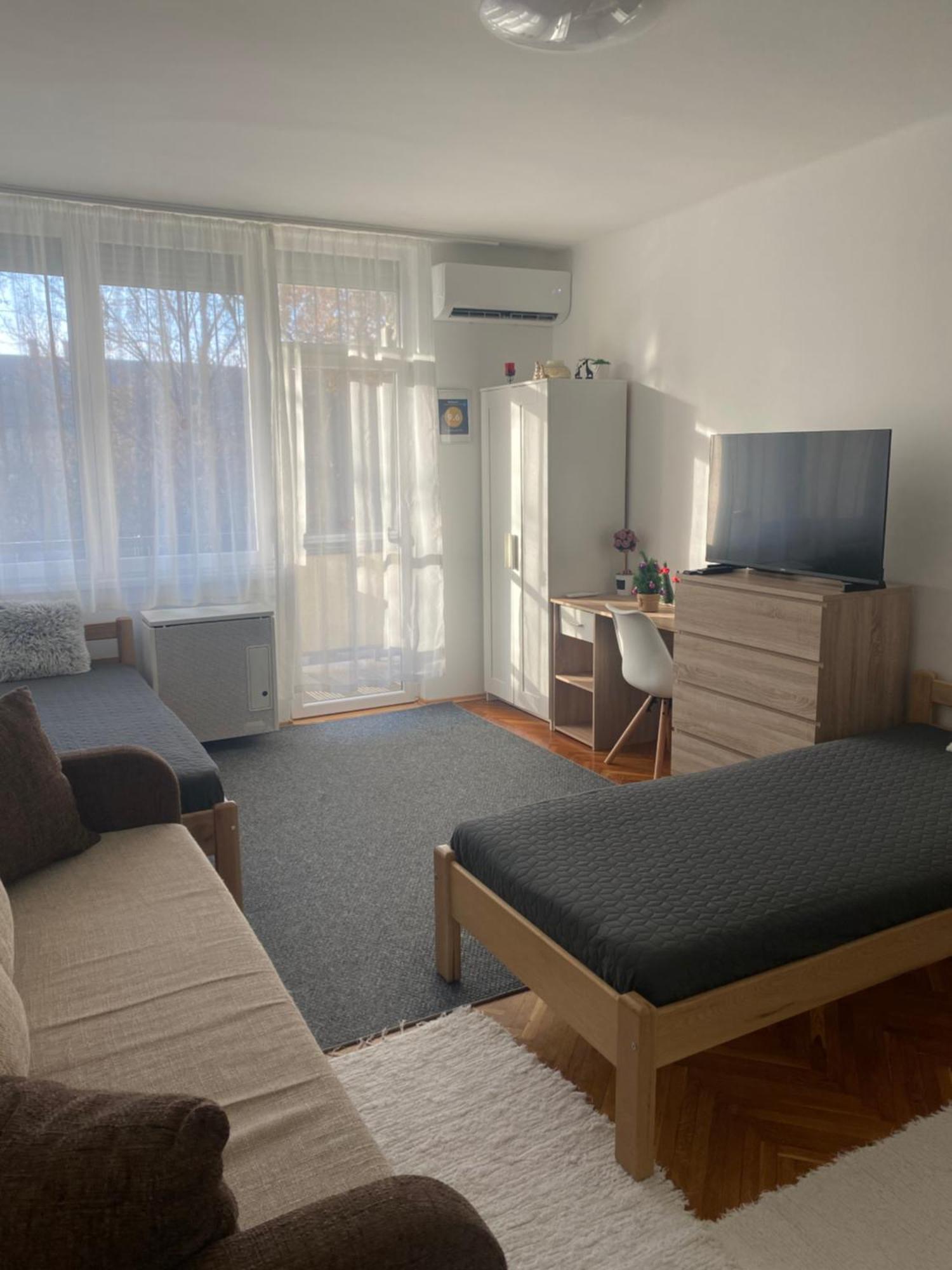 Koezponti Apartman Kiskunfélegyháza Exterior foto