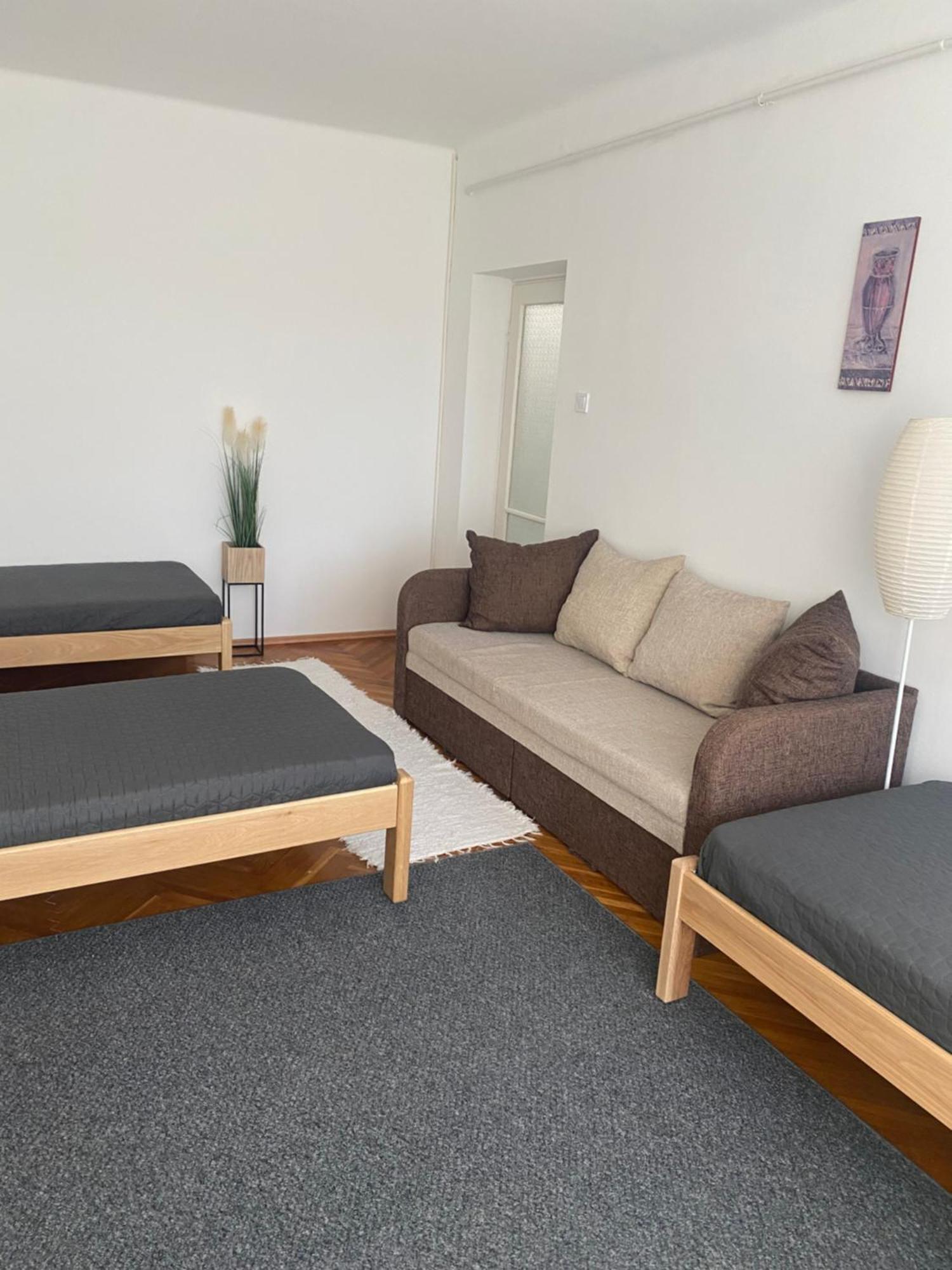 Koezponti Apartman Kiskunfélegyháza Exterior foto