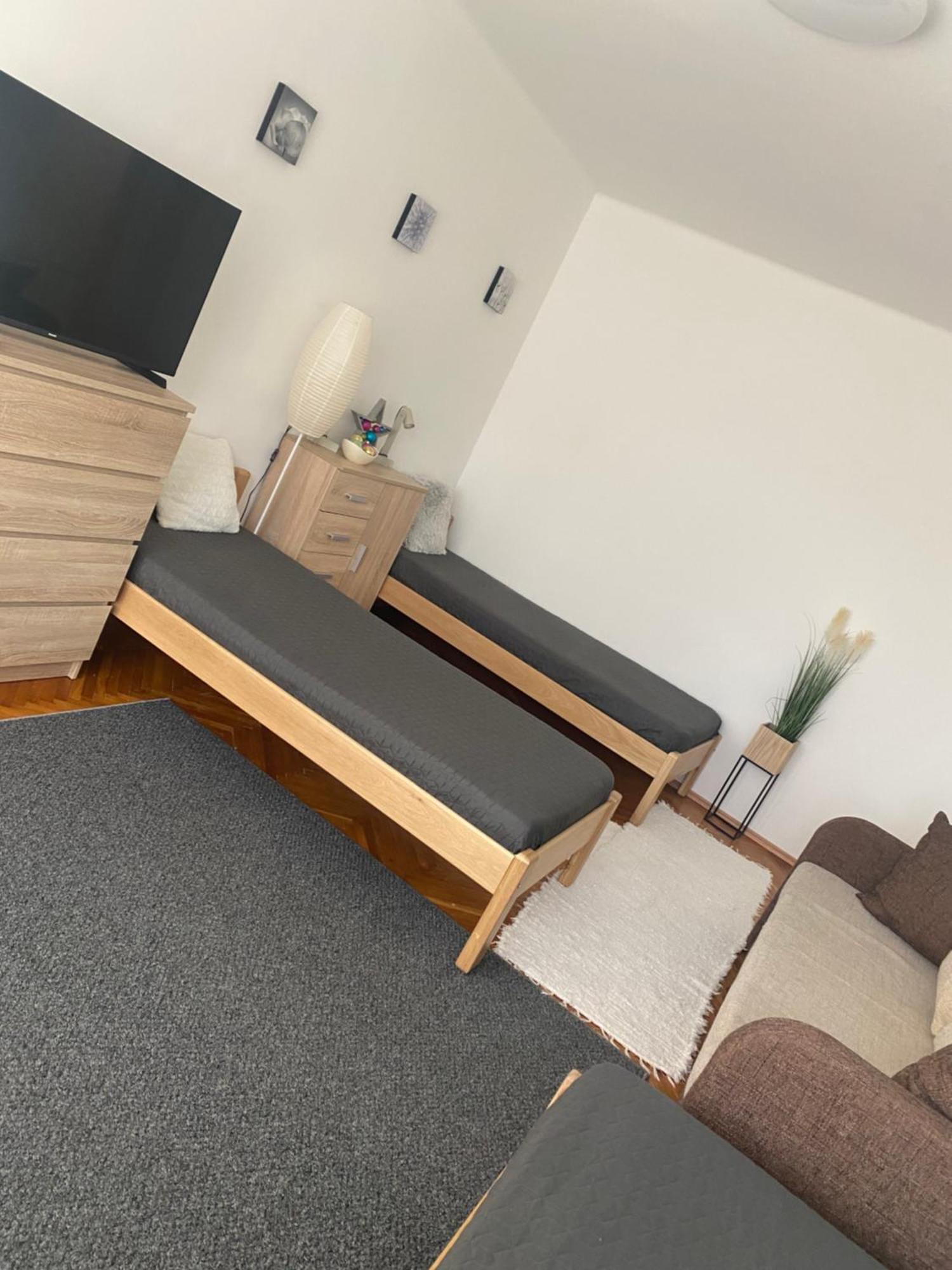 Koezponti Apartman Kiskunfélegyháza Exterior foto